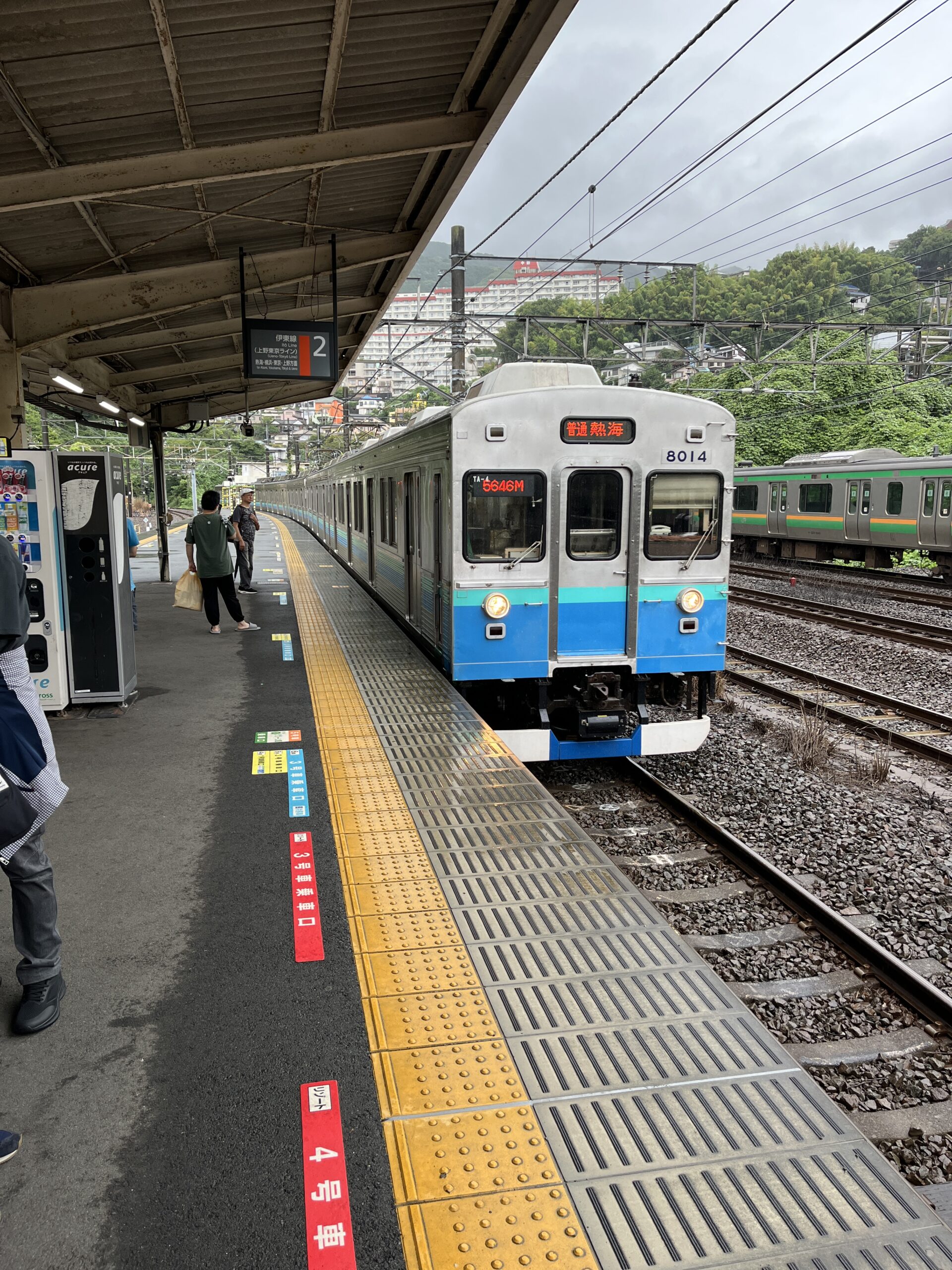 来宮駅から熱海駅へ向かう電車